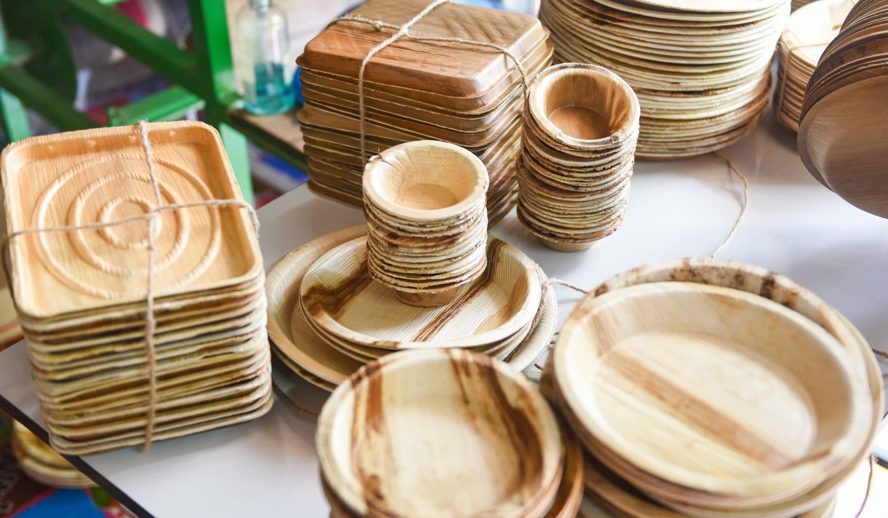 Image of plates made of bamboo.